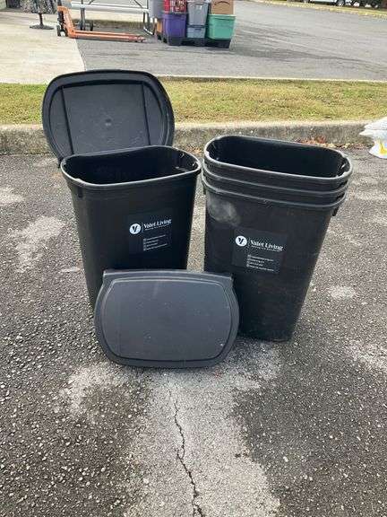 Four Flip-Top Trashcans with Lids