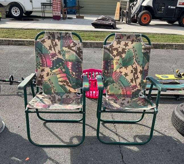 Aluminum Folding Chairs with Green Frames and Patterned Fabric Seats