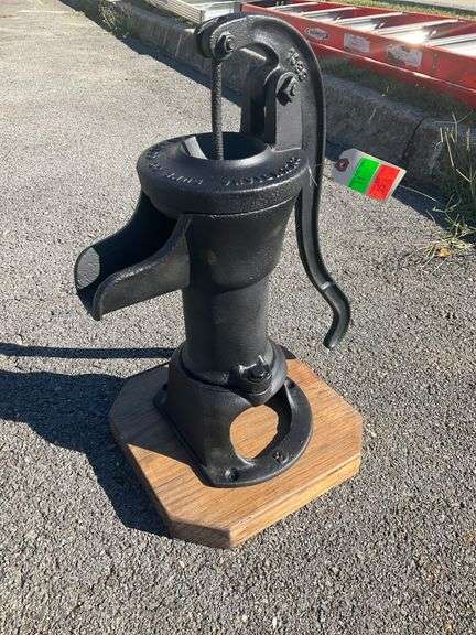 Cast Iron Hand Water Pump Mounted on Octagonal Base