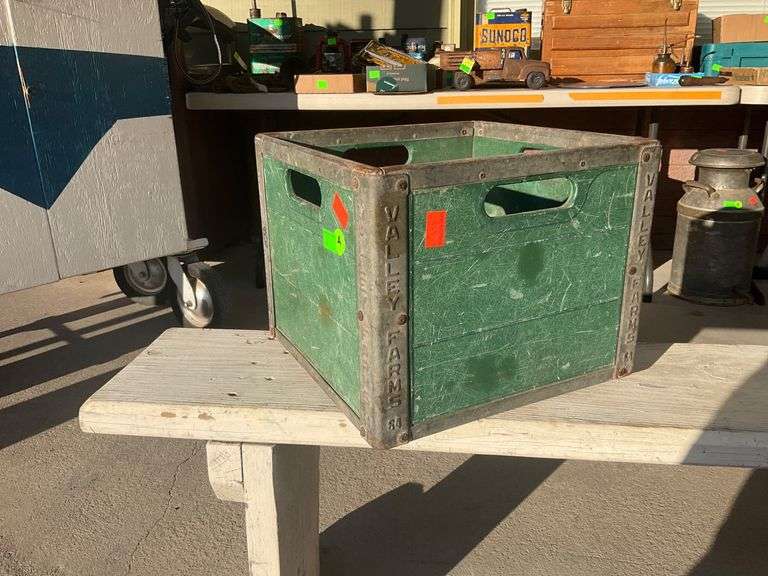 Valley Farms Green Plastic/Metal Crate with Integrated Handles and Vented Bottom