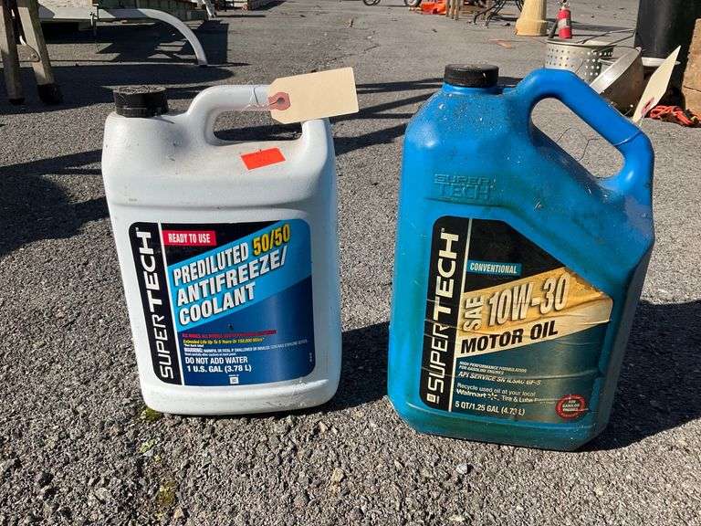SuperTech Prediluted 50/50 Antifreeze Coolant and SAE 10W-30 Motor Oil