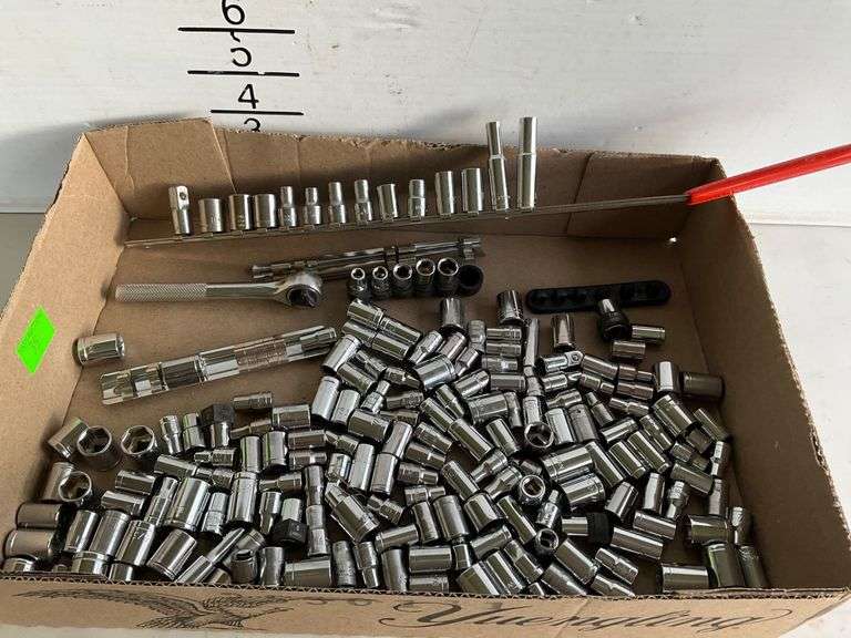 Metric and SAE Socket Set with Ratchet and Extensions