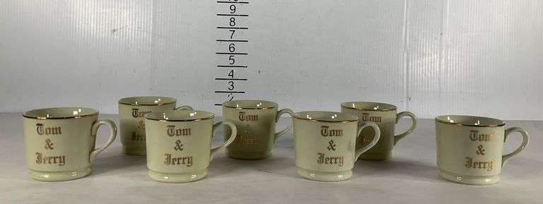 7 Hall ‘Tom & Jerry’ Ceramic Mugs with Gold Detailing - Hash Auctions