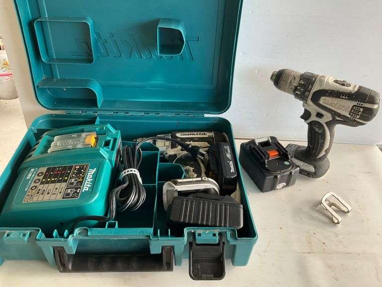 Makita Cordless Drill Set with Charger , and Case