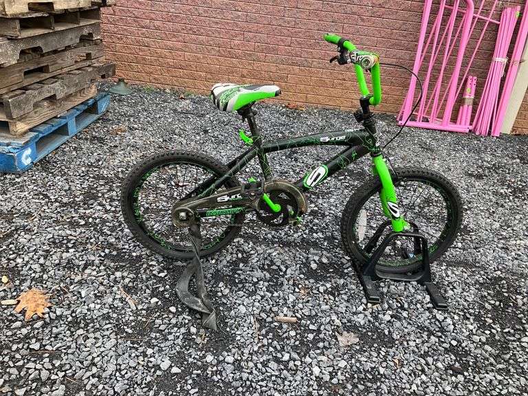 Dynacraft BMX-Style Bike with Green and Black Accents