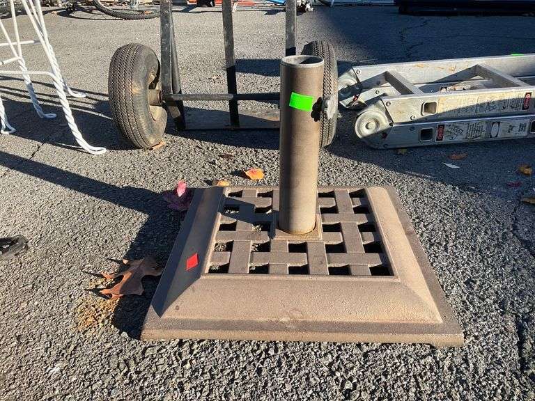 Umbrella Stand with Grid Patterned Base