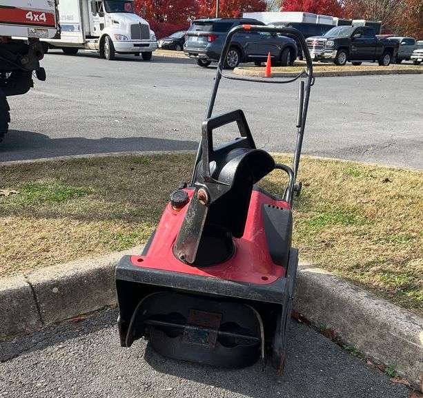 Toro CCR 3650 Snow Thrower with 141cc Engine (Runs)