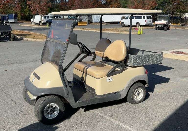 2005 Club Car Golf Cart. 48 Volt system recently replaced Batteries with Club Car Charger.