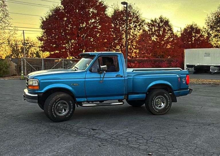 1994 Ford F-150 XLT Pickup, Flare Side, 4x4, Vin# 1FTEF14N6RNB04007. Ford 5.0 efi Engine, or a 302 V-8. Milage shown 144,050. click for more