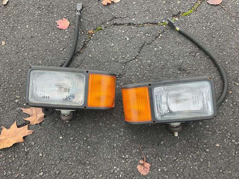 Sylvania Halogen TruckLite Headlights with Amber Turn Signal Lenses