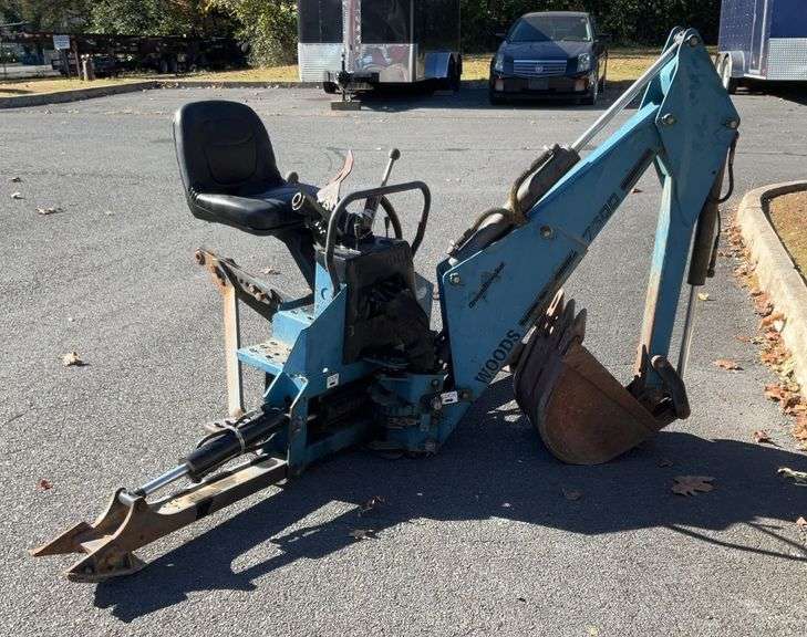 Woods 7500 Ground Breaker Backhoe Attachment. PTO Driven Pump. 3-point Hitch Mount. 14” wide Toothed Bucket.