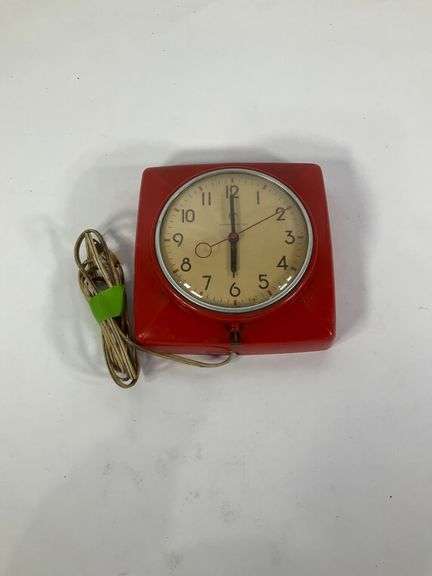 General Electric Model 2H20 Electric Wall Clock in Red Housing - Hash ...