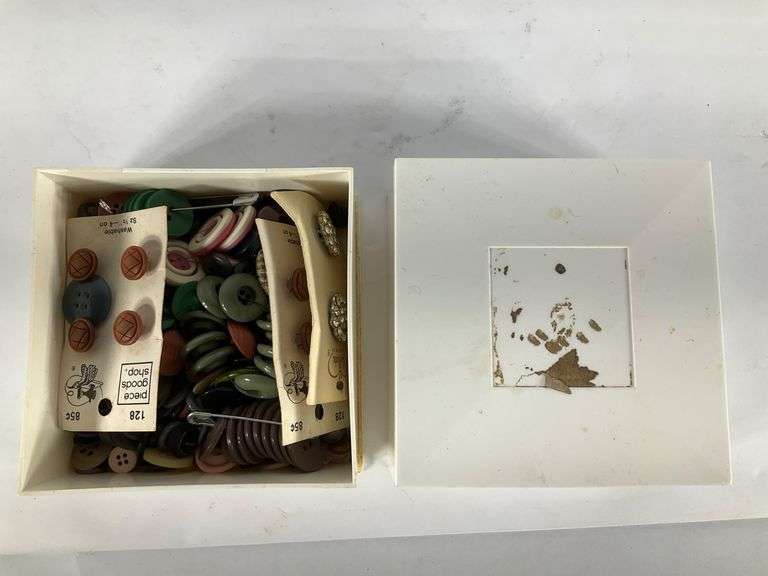 Buttons in White Box - Hash Auctions
