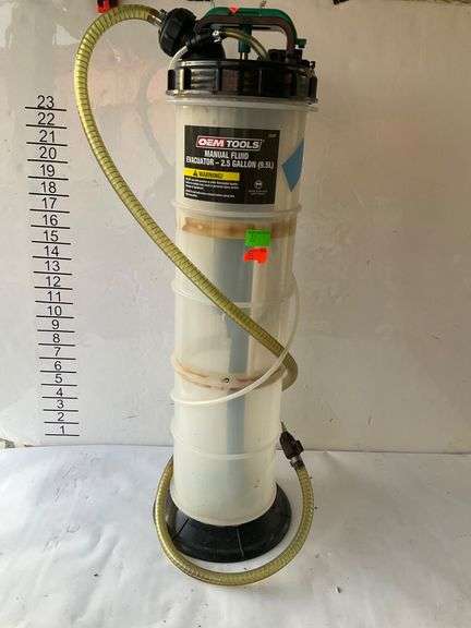 OEM Tools Manual Fluid Evacuator, 2.5 Gallon (9.5L)