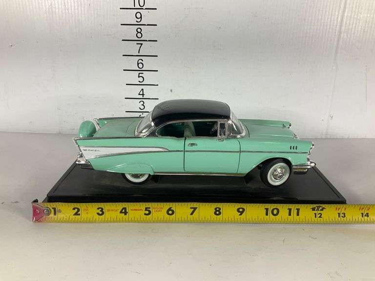 Chevrolet Bel Air de chez Signature road de couleur bleue 1/18
