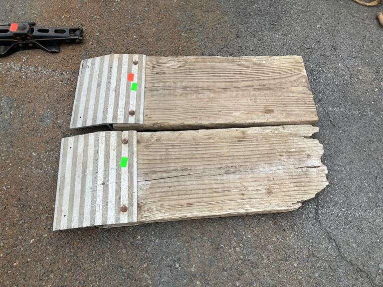 Pair of Short Ramps with Striped Metal Ends - Hash Auctions