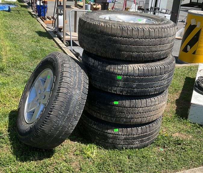 Set of Five P255/75R17 Tires with Five-Lug 18-Inch Wheels - Hash Auctions