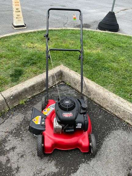 Yard Machines 20-Inch Push Lawn Mower with Briggs & Stratton 125cc Engine