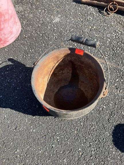 Metal Three-Legged Pot with Handle, 9.5” Diameter