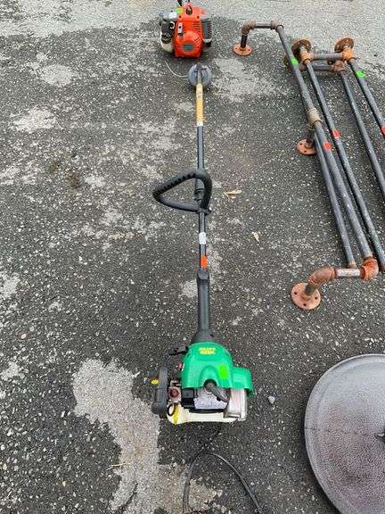 Weed Eater Gas-Powered String Trimmer with Green Housing