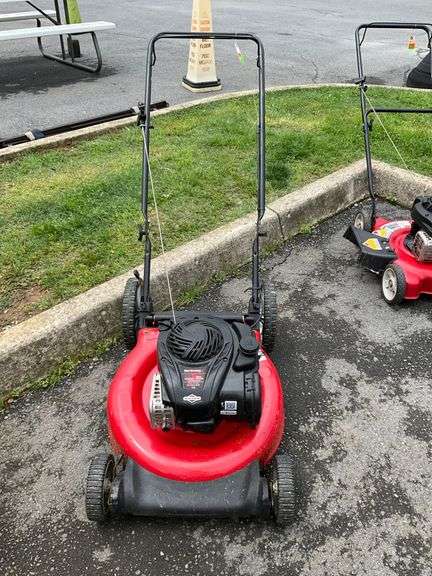 Yard Machines Push Lawn Mower with 21-Inch Cutting Width and Briggs & Stratton Engine