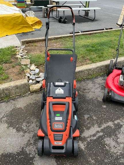 Black+Decker 12-Amp 17-Inch Electric Lawn Mower with Grass Collection Bag, working