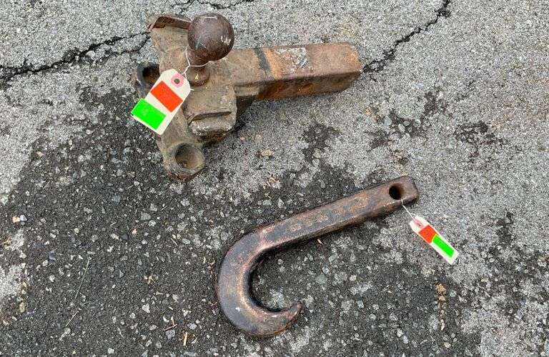 Steel Trailer Hitch with Ball Mount and Heavy-Duty Hook