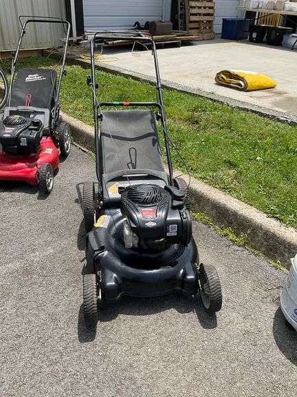 Yard Machines 21-Inch Push Lawn Mower With Briggs & Stratton 550EX Engine