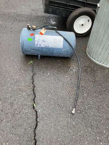 Portable Air Tank with Attached Hose, 19″L x 9.5″