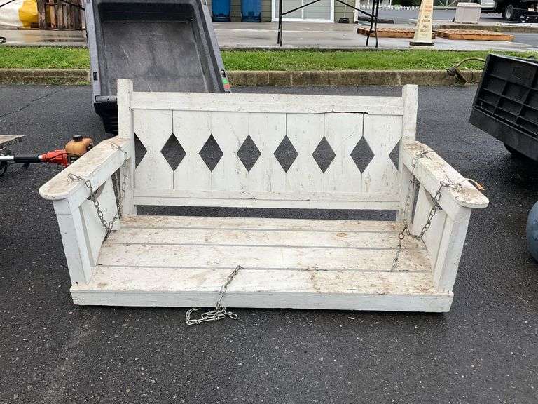 Painted Wooden Porch Swing With Cutout Diamond Backrest, 42-Inch Sitting Area
