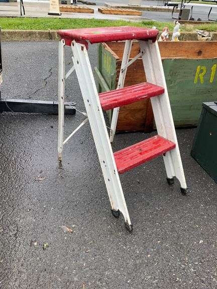 Three-Step Metal Ladder with Red Steps, 25″ to Top Step