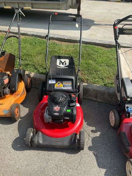 Yard Machines Pushmower, 21” cut, rear bagger, 140cc Briggs engine, ready to use mower.