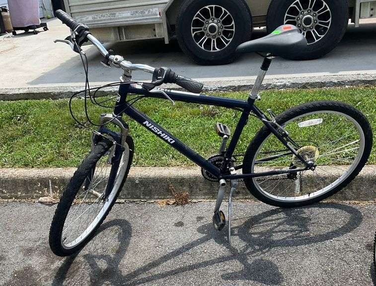 Nishiki Tamarack Comfort Bike with 21-Speed Gear System