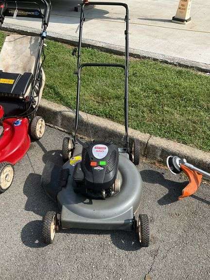 Craftsman Pushmower, 22” cut, 158cc Briggs engine, this one runs.