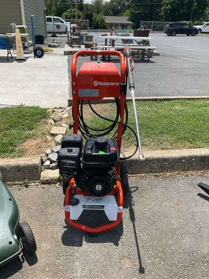 Husqvarna PW3200 Gas Pressure Washer With Briggs & Stratton Engine