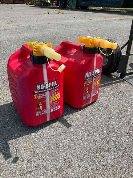 2.5-Gallon No-Spill Fuel Cans with Spout System