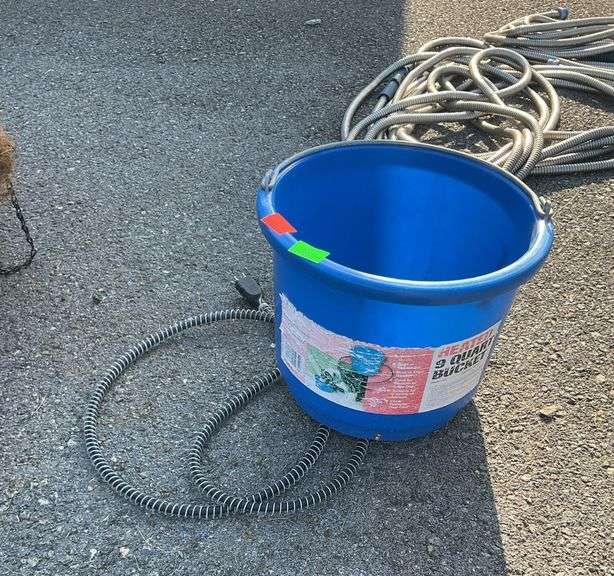 Heated 9qt, water bucket, non tested by Hash Auctions and sells as is.