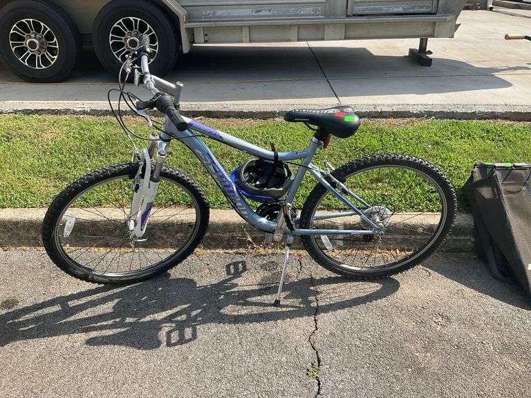 Schwinn Ranger Bike, with safety helmet, clean ready to ride condition