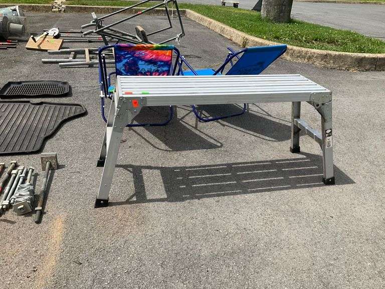 Aluminum Platform Ladder With Foldable Design