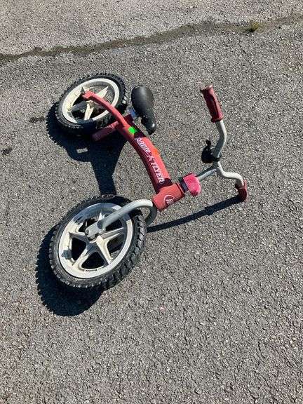 Radio Flyer Balance Bike with Red Frame and Black Seat