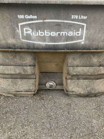Rubbermaid 100-Gallon Stock Tank with Drain Plug