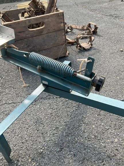 Metal-Framed Skeet Shooter With Spring Mechanism