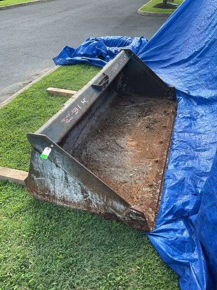 Loader Bucket 80” wide. Quick detach skid loader style.