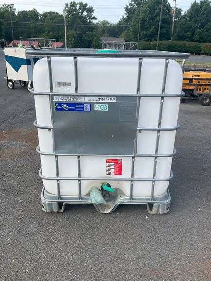 Schutz IBC Tote Tank with Metal Cage and Valve, 250gal Capacity