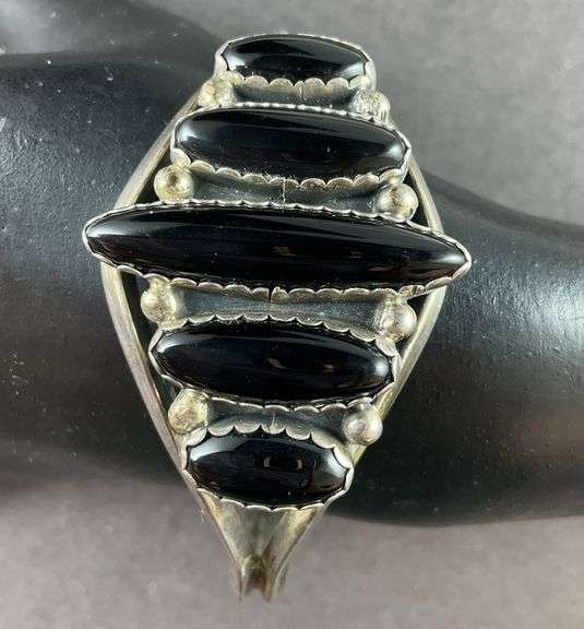 Vintage Black Onyx Cuff Bracelet 25.7 grams Sterling Silver size 2"
