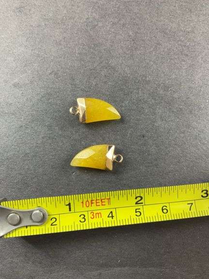 Pair of yellow stone goldtone pendants/earrings ( no earrings hooks)