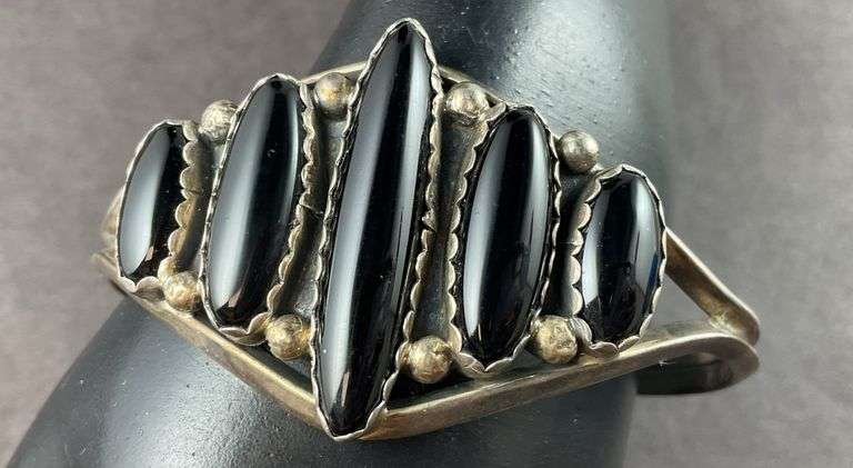 Vintage Black Onyx Cuff Bracelet 25.7 grams Sterling Silver size 2"