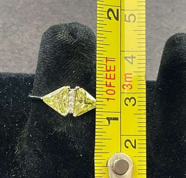 Size 7 sterling silver lemon lime peridot CZ and white diamond ring