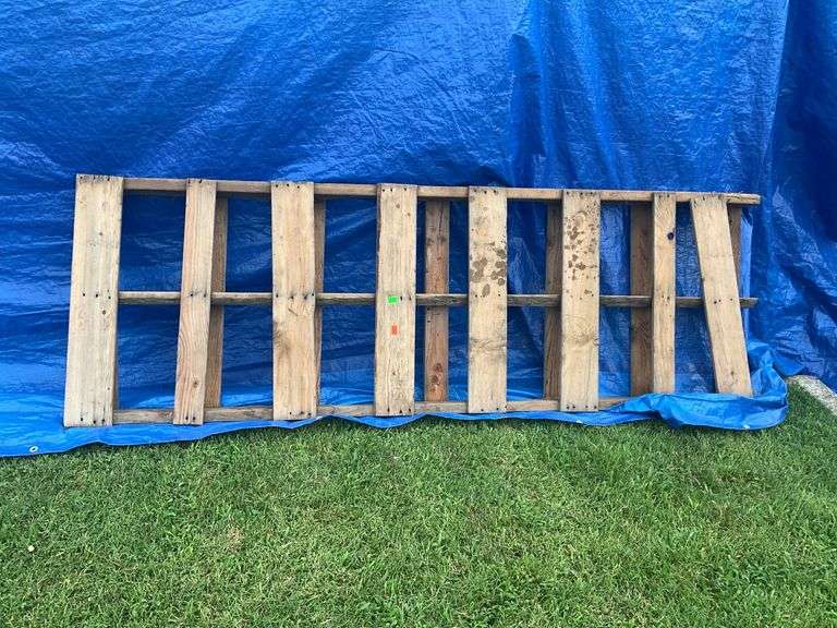 Large Pallet, 8’L x 32″W With Horizontal Slats