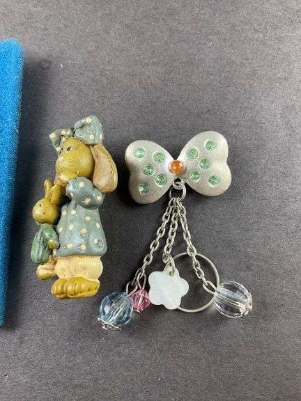 Pins Rabbit, Disney With Lady And The Tramp & Stitch , Redskin, Little Girl Pendant, Ribbon Pendant